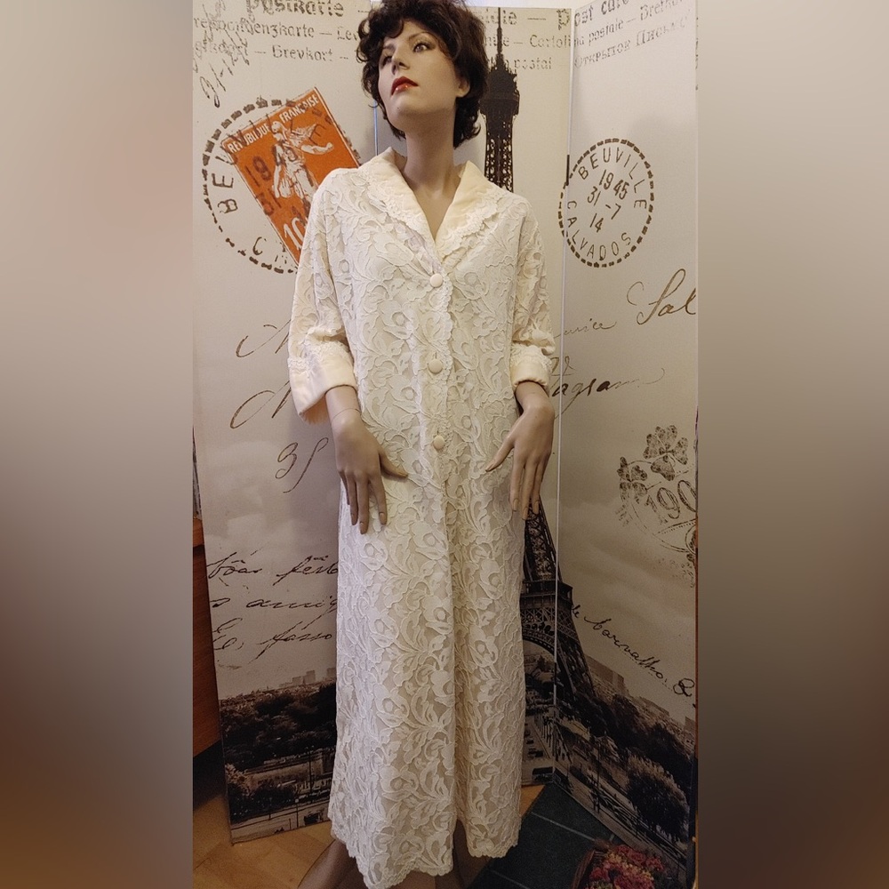 Vintage French Pale Pink Boudoir Robe with Lace Overlay